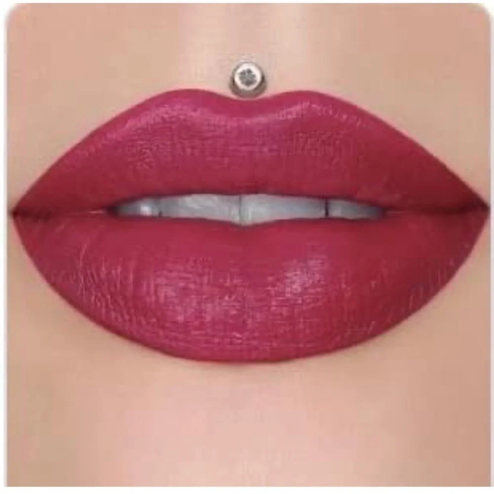 Jeffree Star Velvet Trap lipstick in color Entrapment. New!